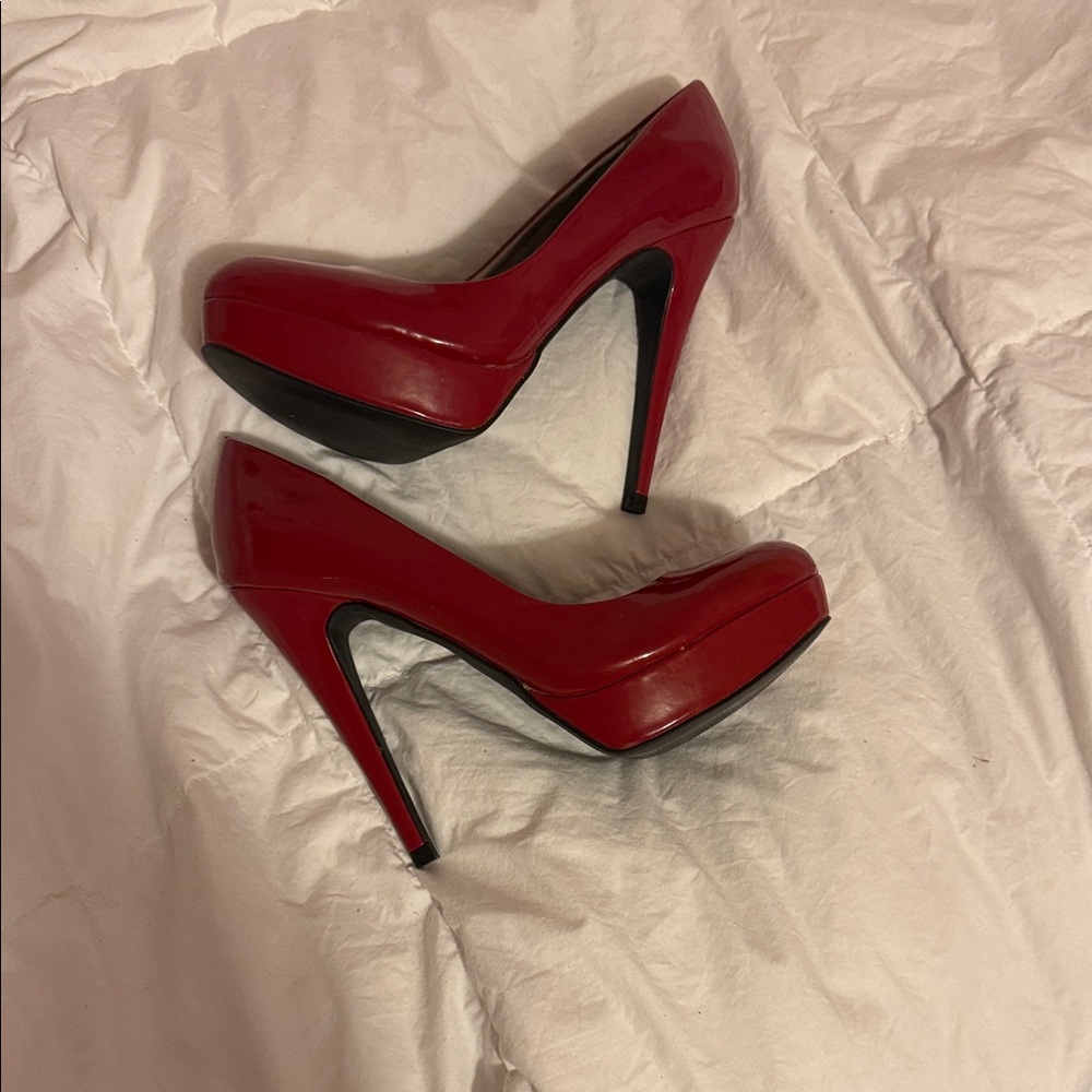 G by Guess Elegant Red High Heels